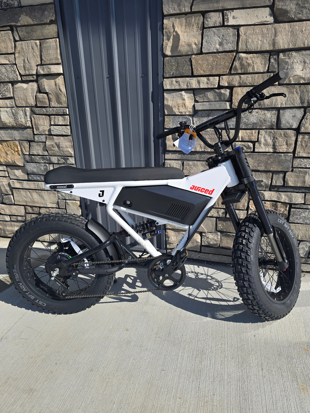 Juiced Scrambler Electric Moped-Style Bike 750W 28MPH Retro eBike