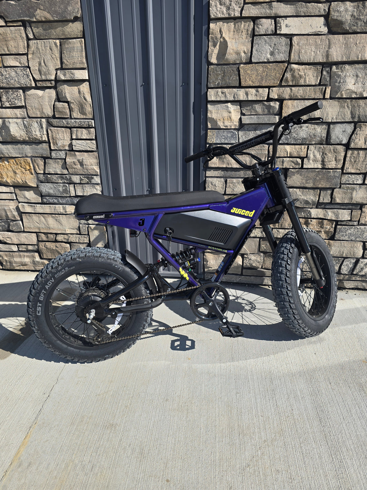 Juiced Scrambler Electric Moped-Style Bike 750W 28MPH Retro eBike
