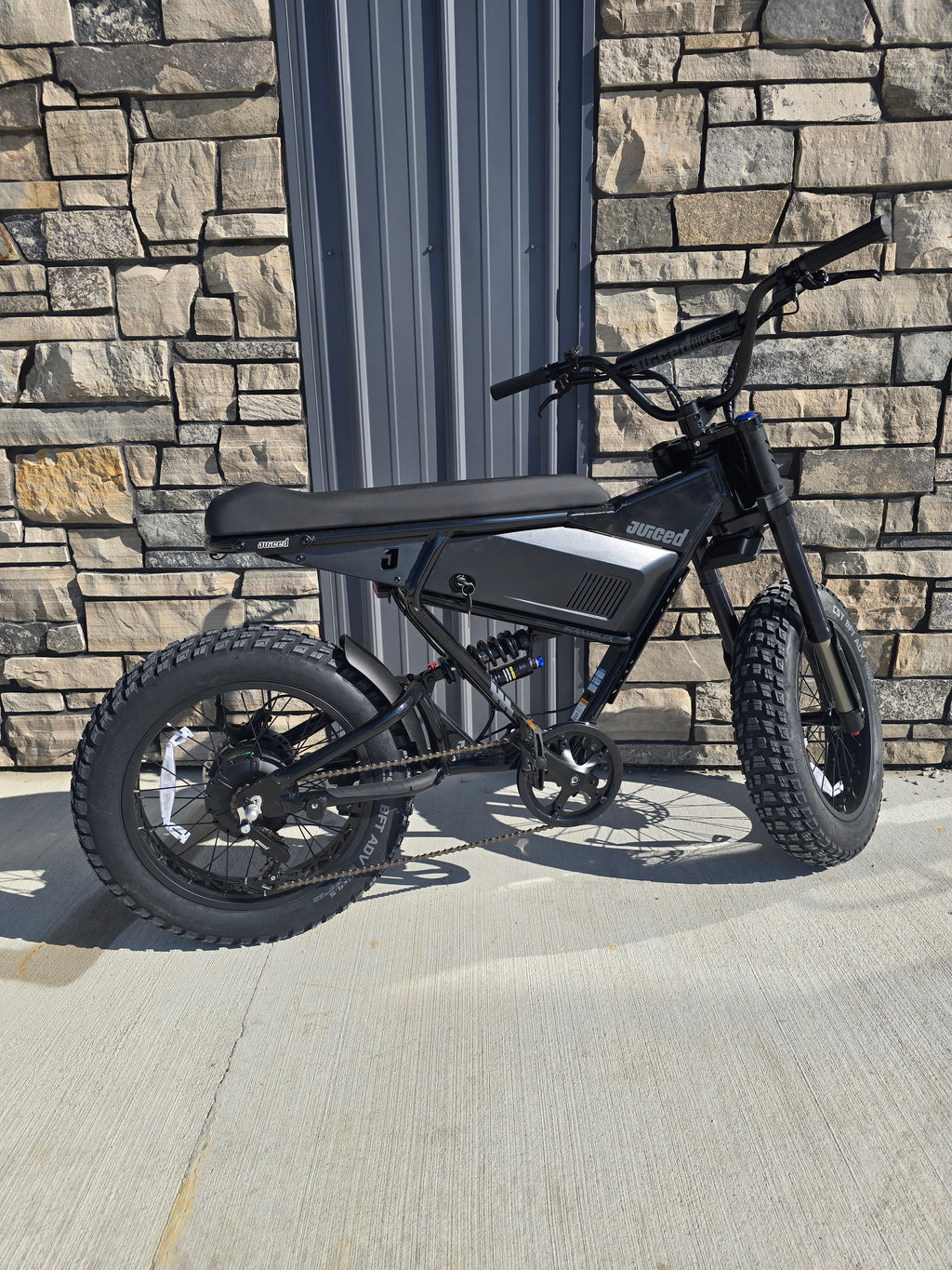Juiced Scrambler Electric Moped-Style Bike 750W 28MPH Retro eBike